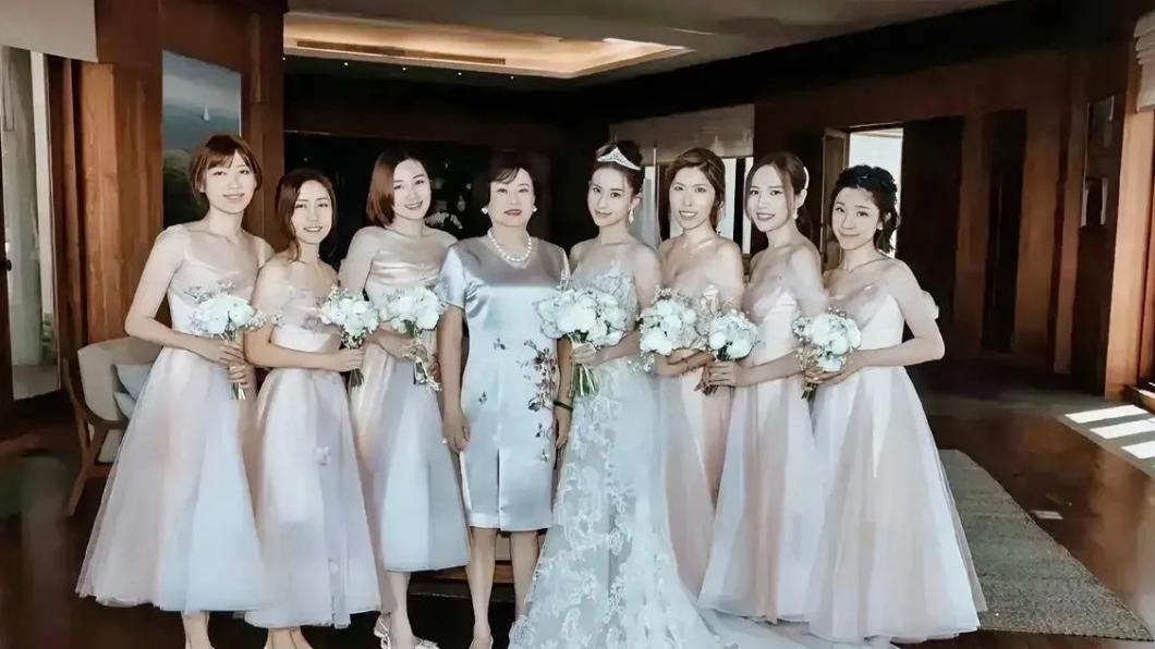 何超蓮終極姊妹團陣容曝光。（圖／翻攝自微博）