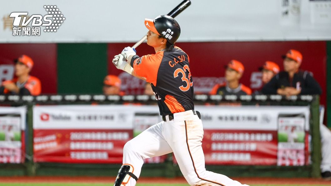 蘇智傑拿張育成球棒開轟 睽違572天全壘打當MVP