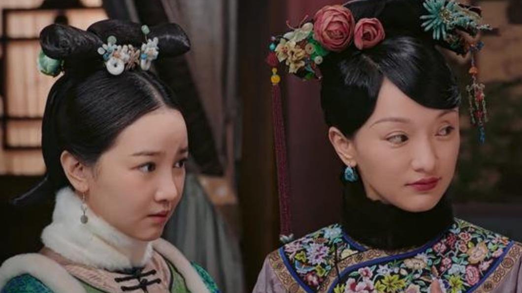 陳小紜飾演的「惢心」與周迅飾演的「如懿」有不少對手戲。(圖/翻攝自微博)