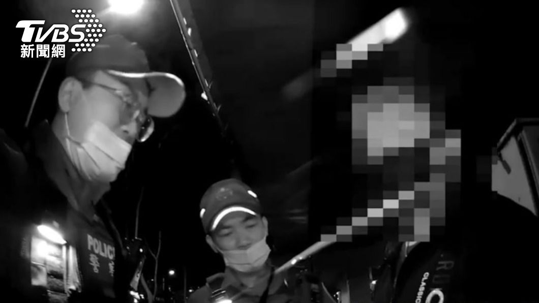差很大!少年報身分警查竟是8旬父 戳破謊才知是通緝犯