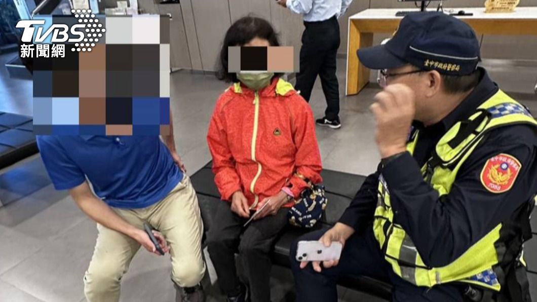 經過警方勸說,黃婦才知自己差點落入詐團設下的圈套。(圖/警方提供)