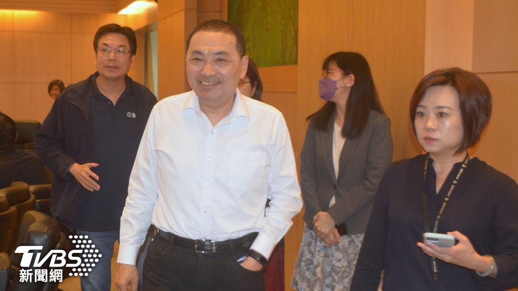 侯友宜訪星　新北議會藍黨團挺拚外交、綠質疑行程沒喬好