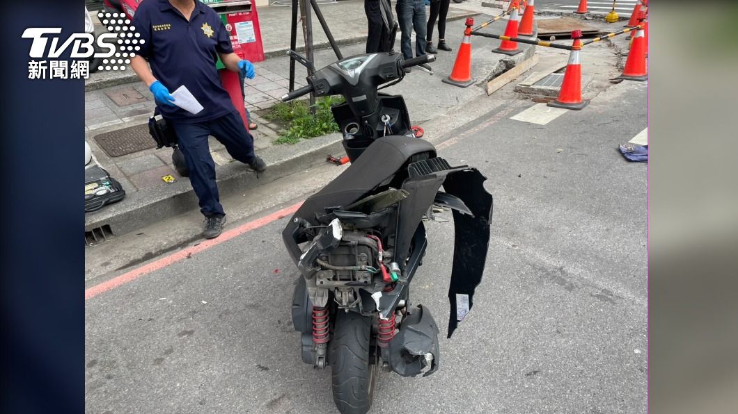 機車嚴重毀損。（圖／TVBS）