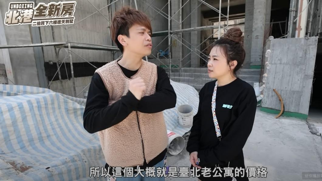 蔡阿嘎與愛妻二伯。(圖/翻攝自YouTube蔡阿嘎Life)