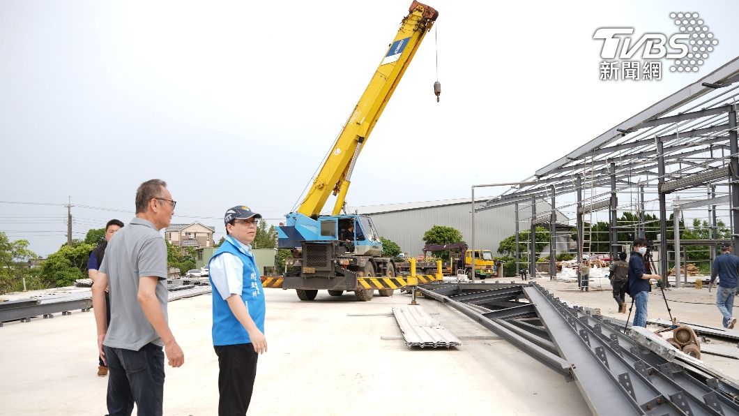 竹縣府祭鐵腕!強勢拆除違建工廠倉庫(圖/新竹縣政府堤供)