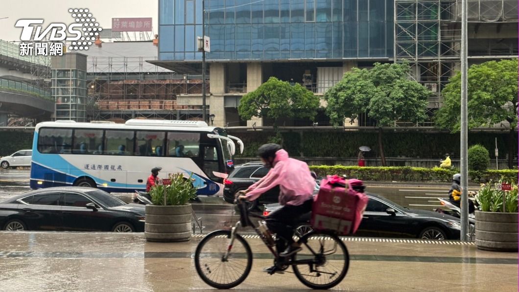 快訊／大雷雨不斷擴大！「8縣市」快警戒　雨彈轟炸一整晚