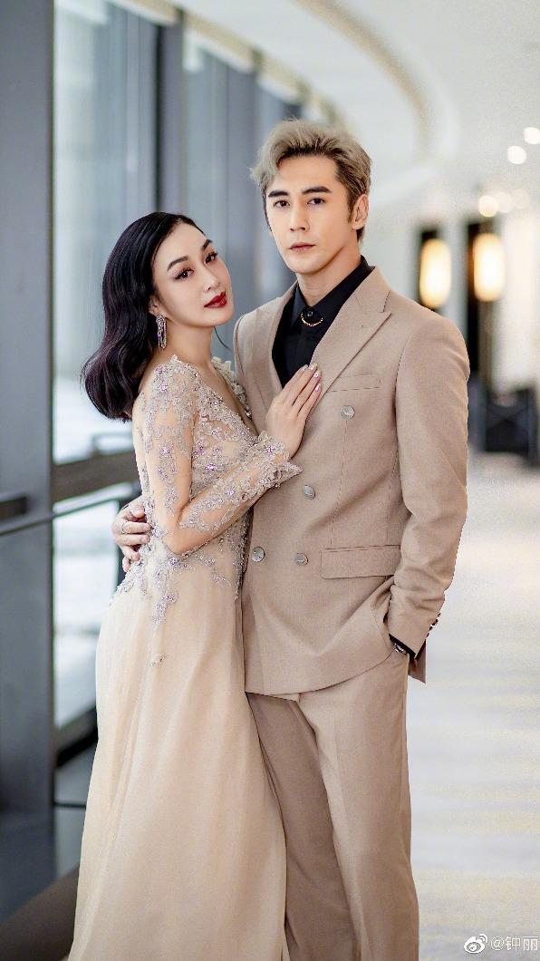 鍾麗緹與小12歲張倫碩結婚7年,恩愛如昔。(圖/鍾麗緹微博)