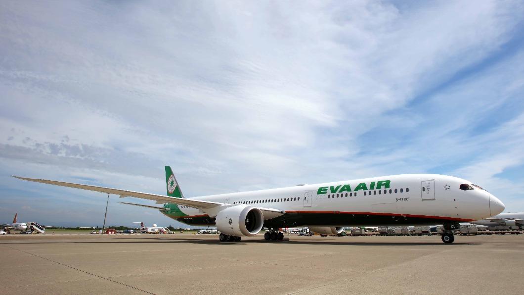 長榮航空兩架波音787客機降落桃園機場檢修中。(示意圖,非當事班機/長榮航空提供)