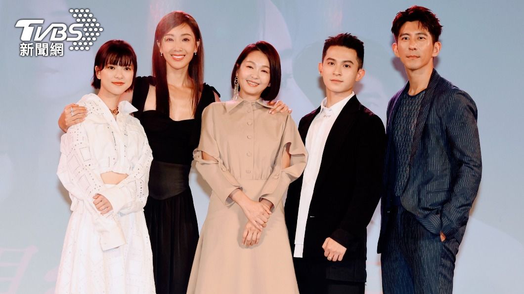 項婕如(左起)、隋棠、六月、林暉閔、修杰楷出席《親愛壞蛋》首映會。(圖/張哲鳴攝)