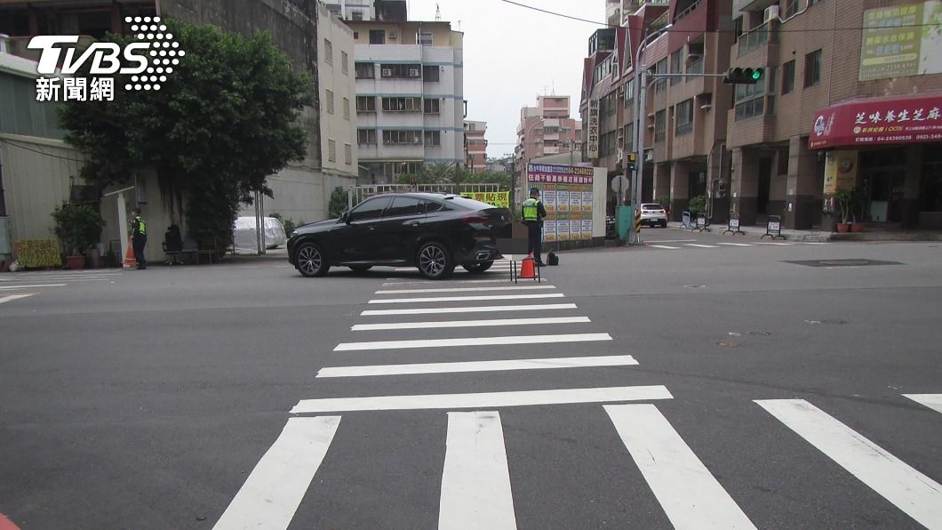 台中又現「行人地獄」 婦人過馬路遭撞骨折送醫