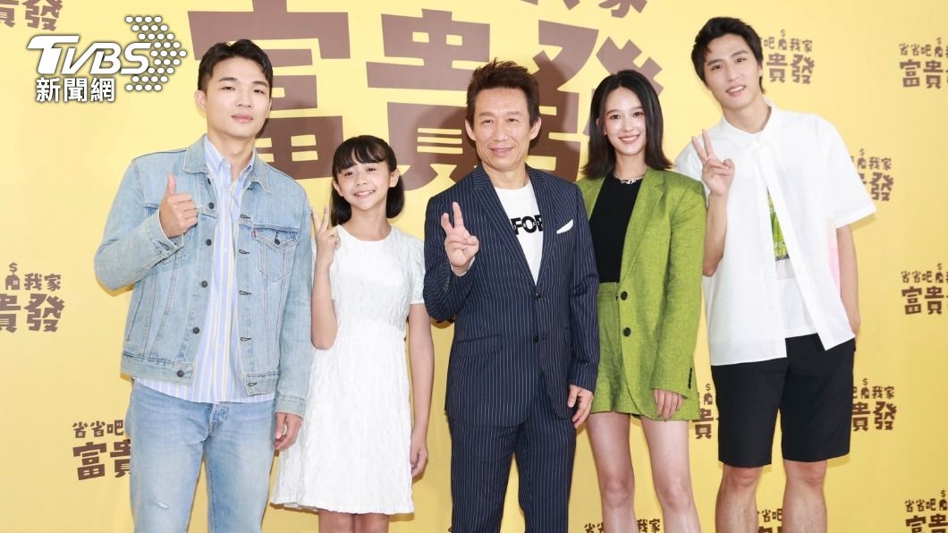 胡智強(左起)、陳昭妃、郭子乾、孟耿如、余晉出席新戲卡司發佈會。(圖/黃城碩攝)