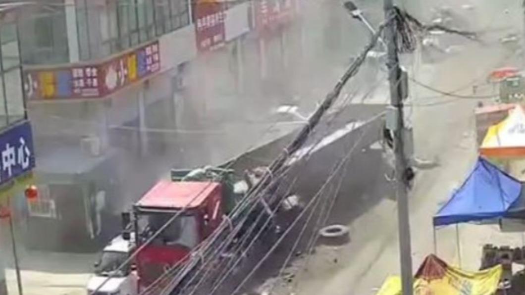 肇事貨車疑似剎車失靈。(圖/翻攝自微博)
