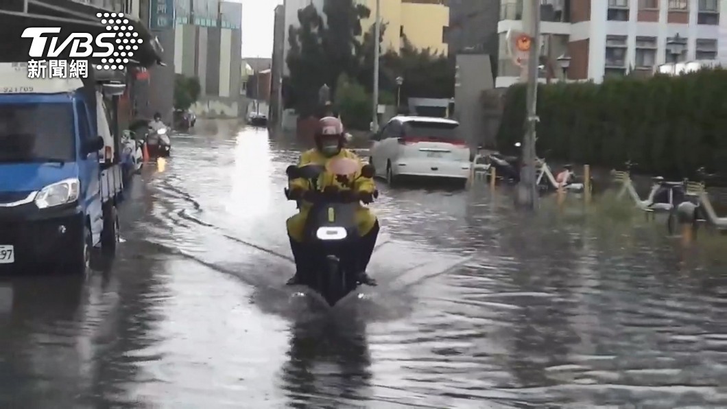 下班注意!11縣市豪、大雨特報 「中南部警戒」雨彈來了