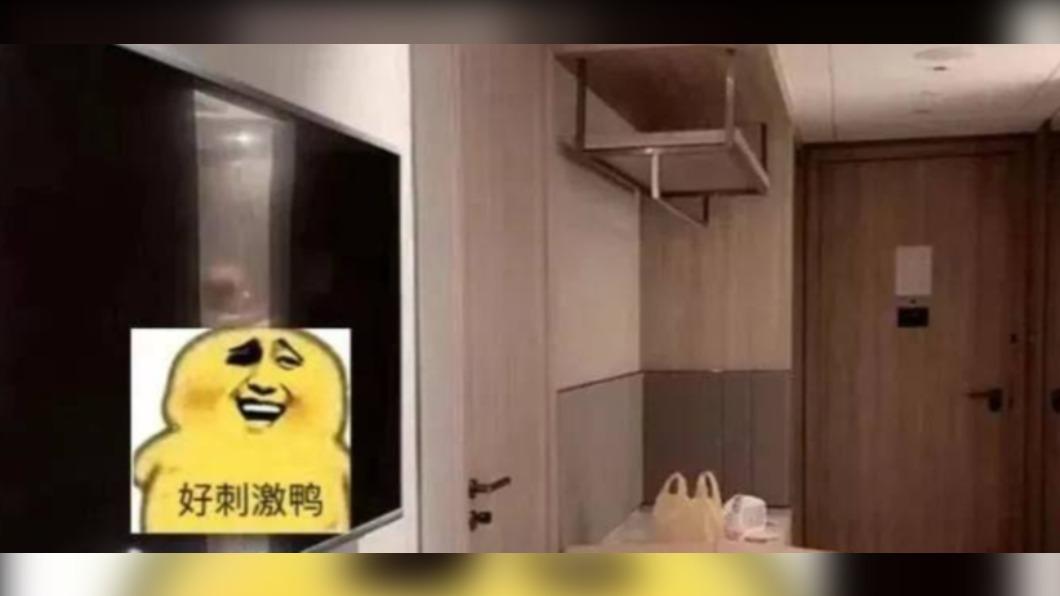 蔡娜沒關鏡頭,洗澡過程全被看光。(圖/翻攝自微博)