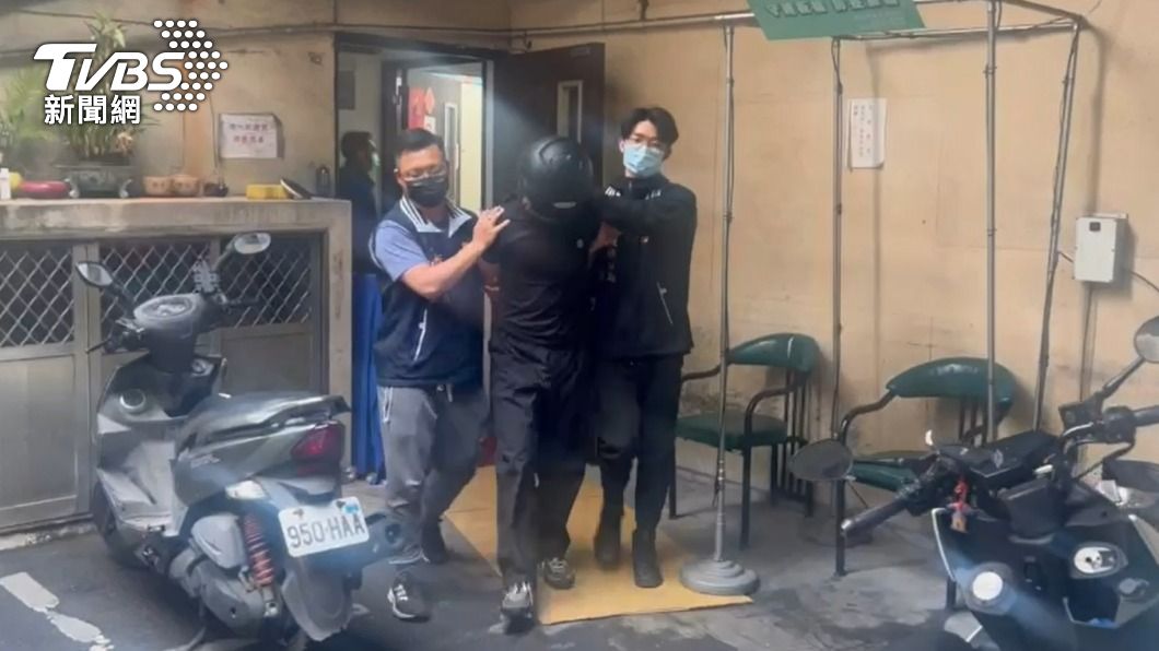 少年槍手被警方移送法辦。（圖／TVBS）
