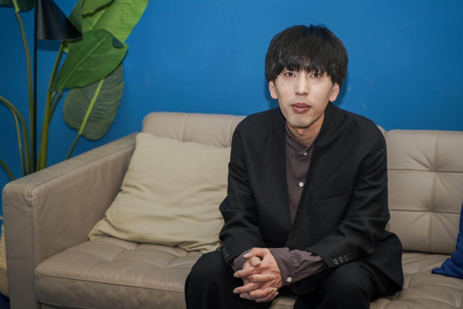 山口健人開玩笑想跟樂天桃猿啦啦隊女孩合作。(圖/希望影視行銷提供)
