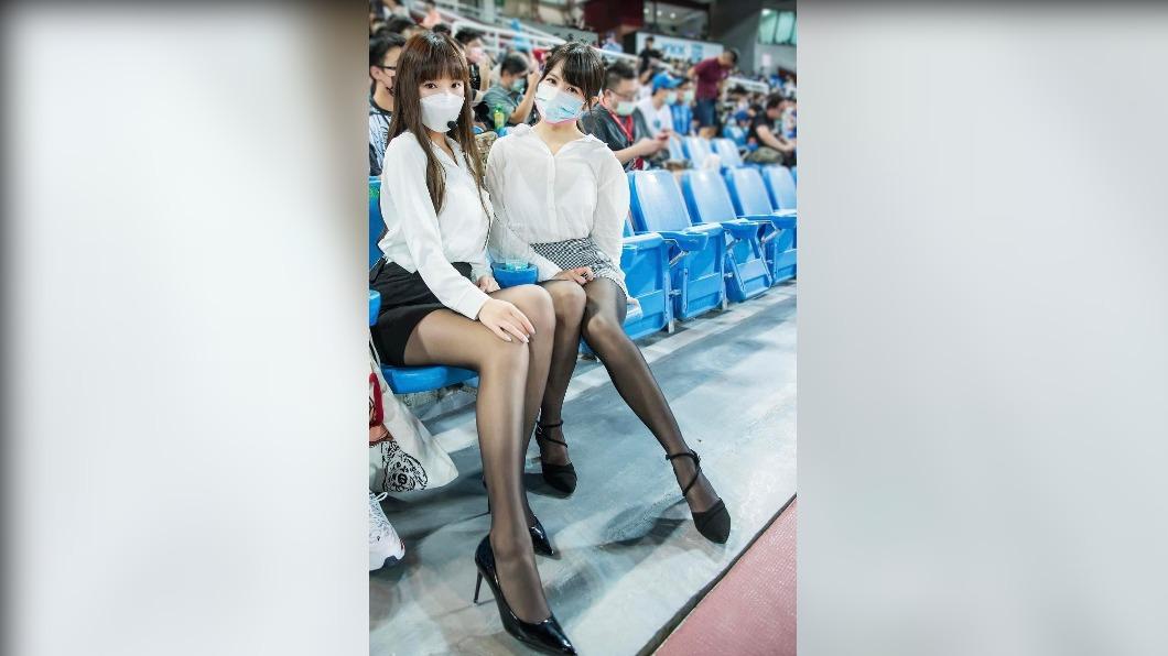 跳到扣子爆!樂天女孩OL緊身裝再現 上班族趴這天登場