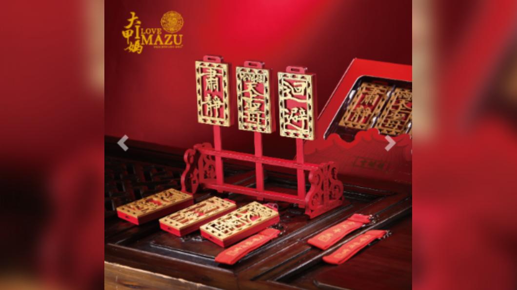 除3款造型一卡通外,還有限量《執事牌》精裝組合套卡。(圖/翻攝自一卡通官網)