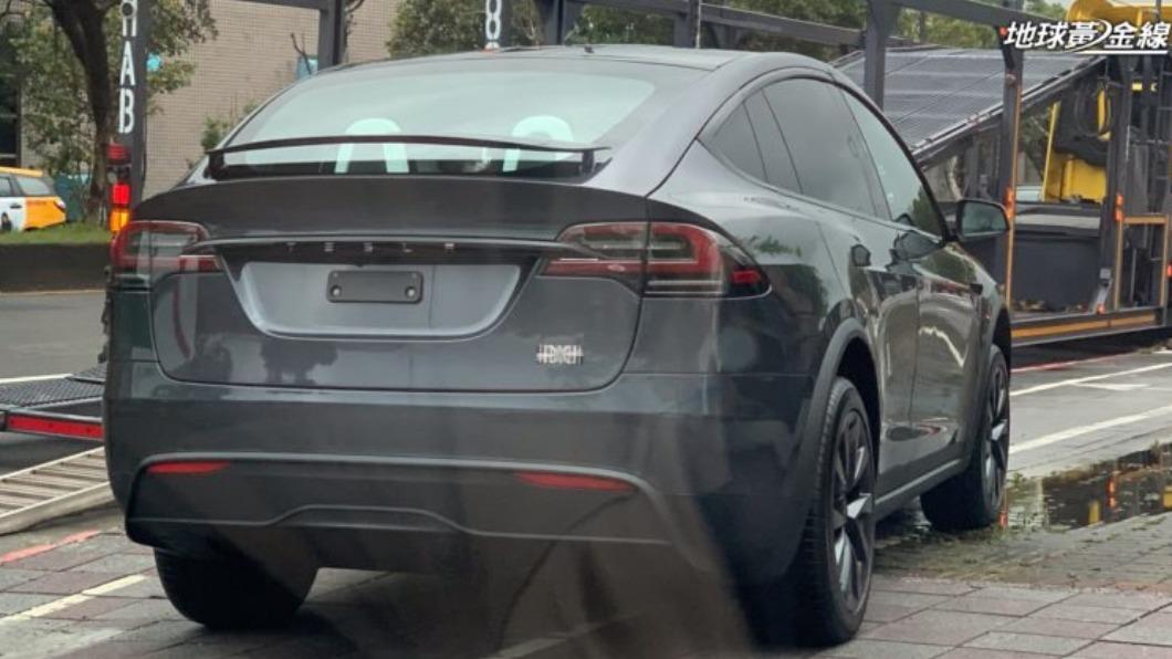 Model X Plaid車尾右下角有表明身份的專屬銘牌。(圖/地球黃金線)