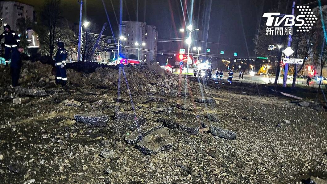 俄媒:俄戰機誤射「國內城市」引爆炸 街頭現巨坑