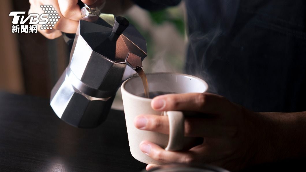 日本醫生呼籲,盡量避免使用紙杯,改用馬克杯等。(示意圖/shutterstock 達志影像)