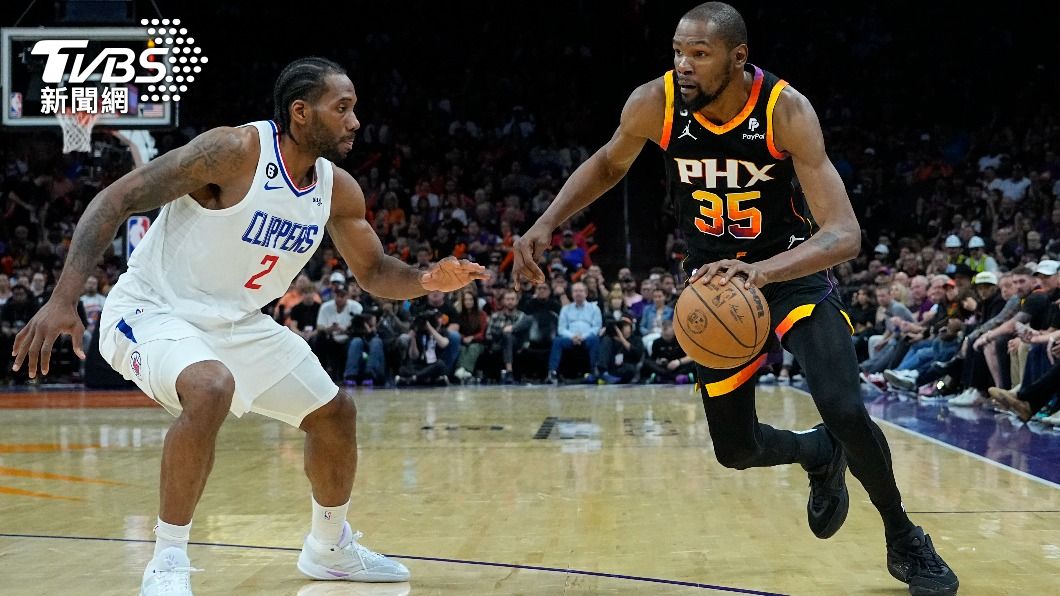 雷納德確定缺陣後,誰來防守「KD」杜蘭特(Kevin Durant)成為快艇的頭痛難題。(圖/達志影像美聯社)