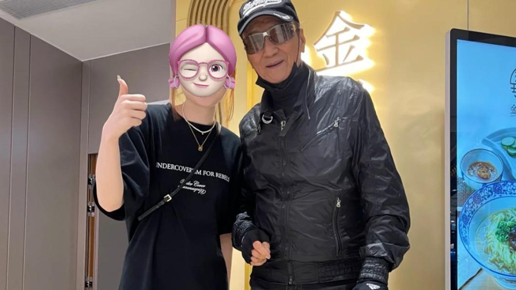 有網友於香港太平山山頂偶遇四哥。(圖/翻攝自微博)