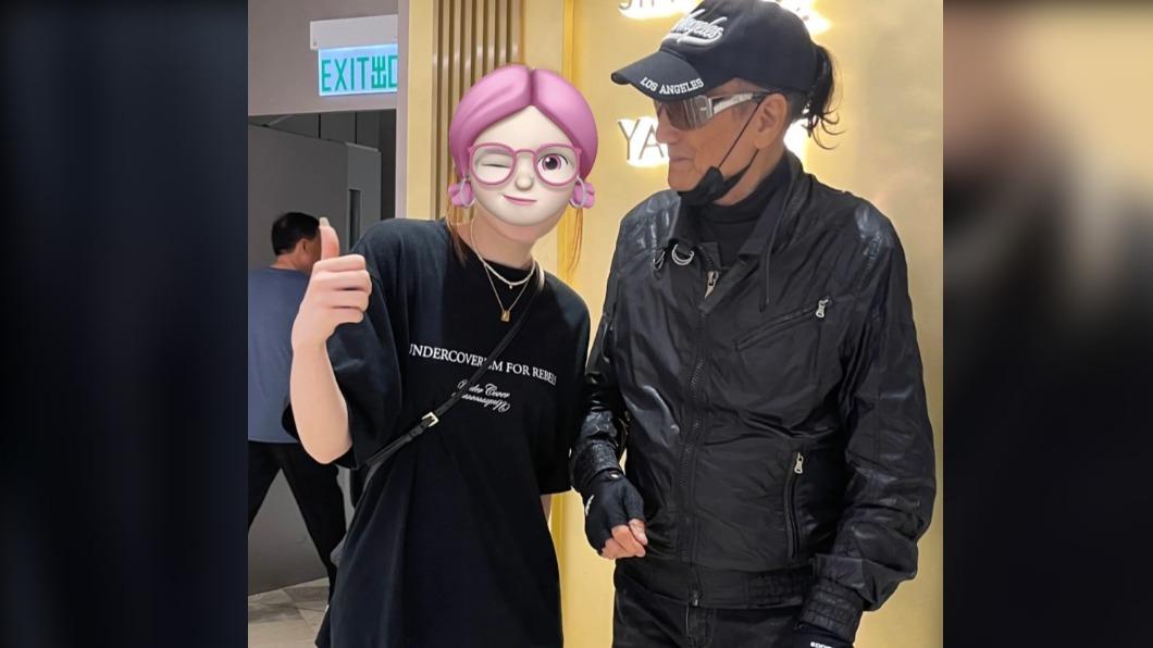 照片中可見四哥一身全黑打扮。(圖/翻攝自微博)