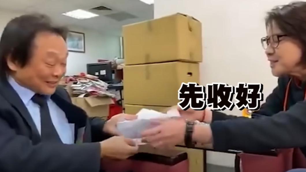 黃珊珊分享與王世堅共進午餐的經典畫面。（圖／翻攝自黃珊珊YT）