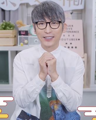 牛爾老師不僅滿頭白髮，聲音也沙啞了許多。（圖／翻攝自牛爾IG）