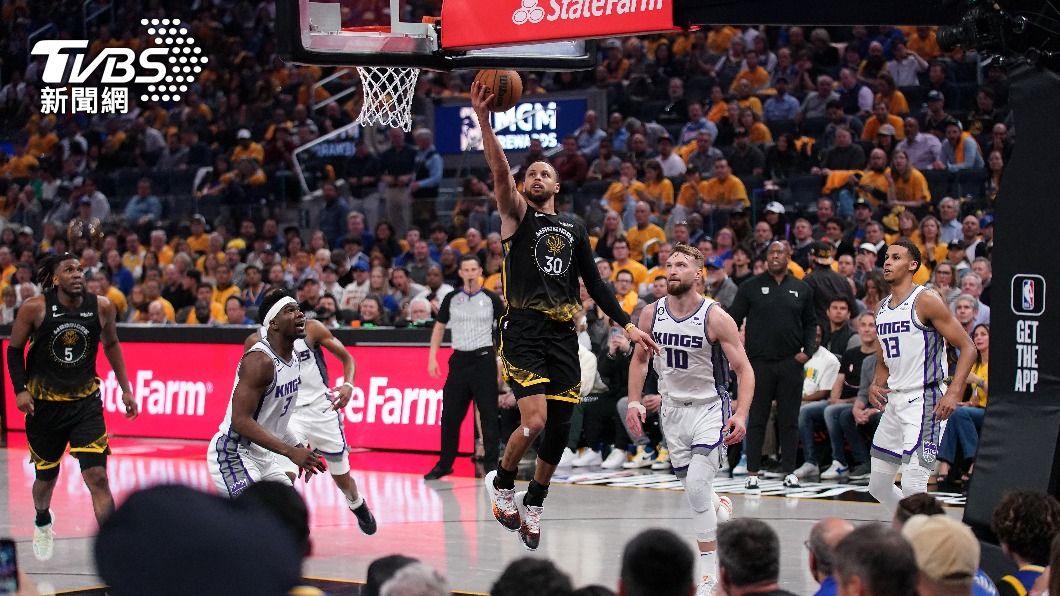 NBA柯瑞36分轟炸國王 勇士季後賽扳回一城