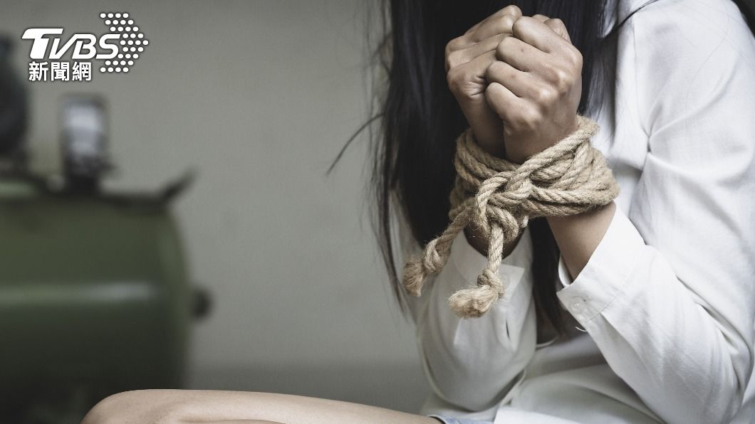 謝淑華手腳被捆綁、從18樓被推下。(示意圖,非當事人/shutterstock達志影像)