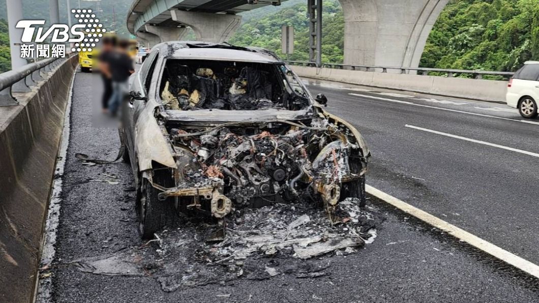 目屎那滴!五楊高架火燒車 海神成火球駕駛急逃