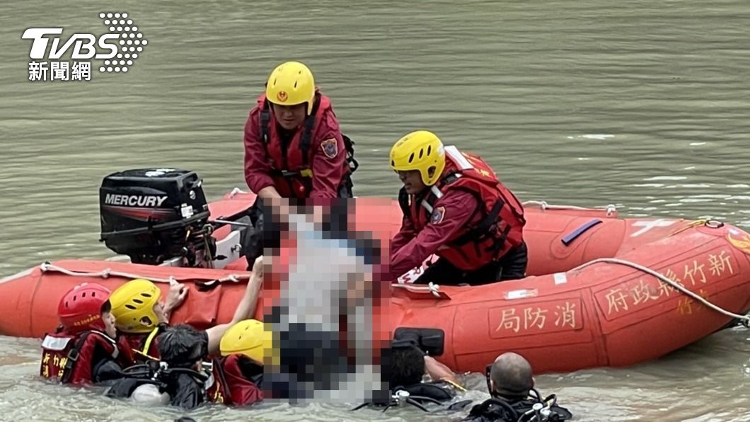 休閒農場驚傳工安意外　「怪手翻覆湖中」工人沉入水底