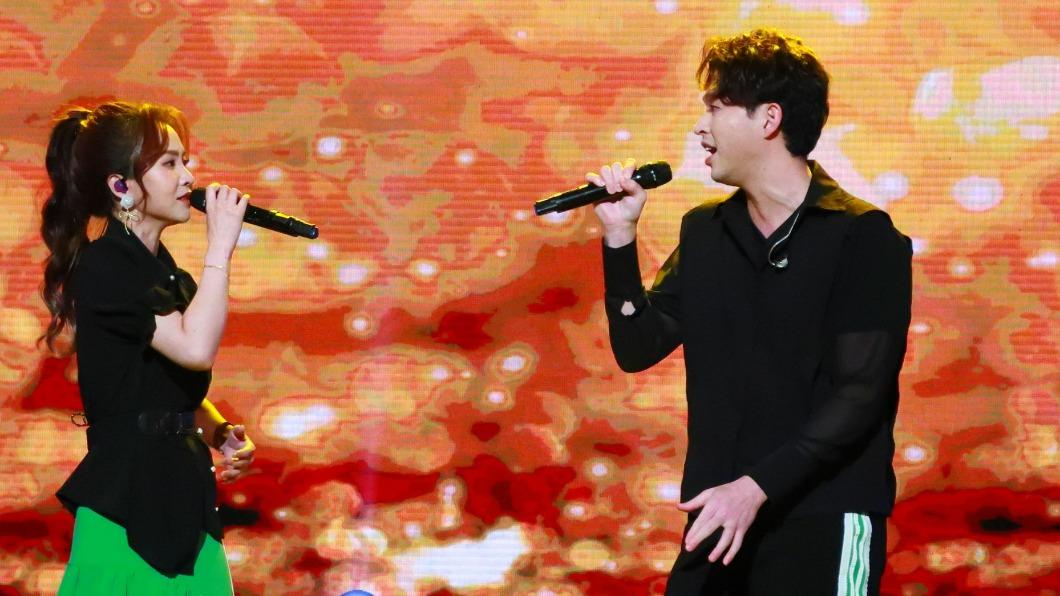 杜忻恬（左）、李子森（右）是節目的螢幕CP。（圖／中視提供）