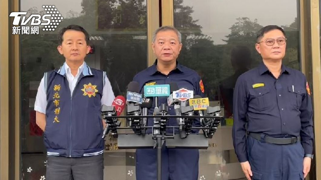 新北市警局公布相關治安數據,請求政治人物勿消費警察。(圖/TVBS)