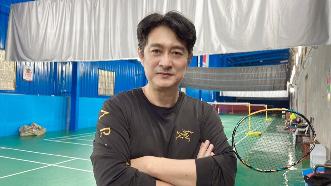 黃安已60歲,仍努力運動保持健康。(圖/翻攝自微博)