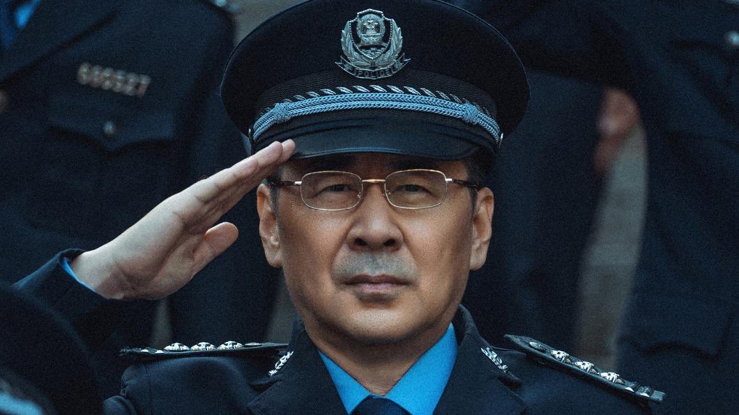 陳建斌飾演刑警魏崢嶸。(圖/愛奇藝國際站提供)
