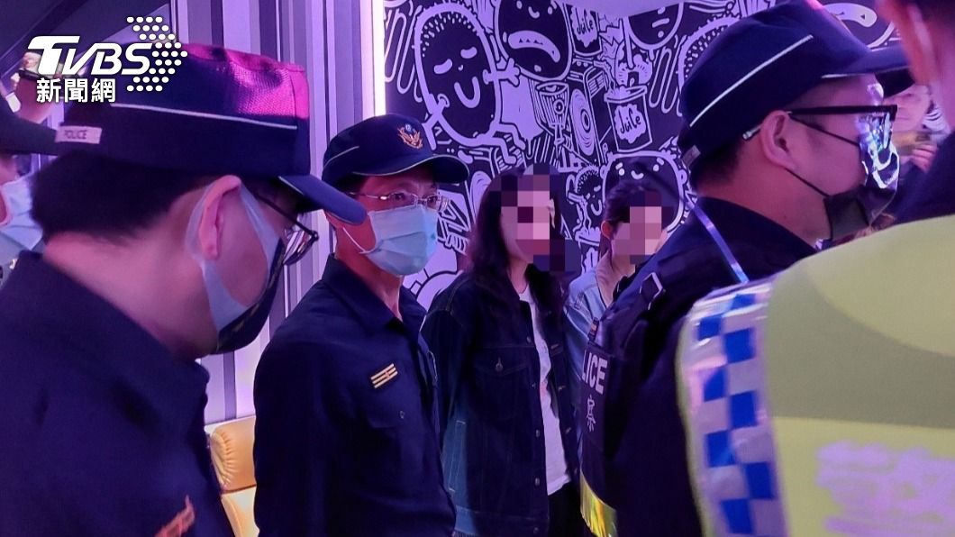 警方將16人依法送案。（圖／TVBS）