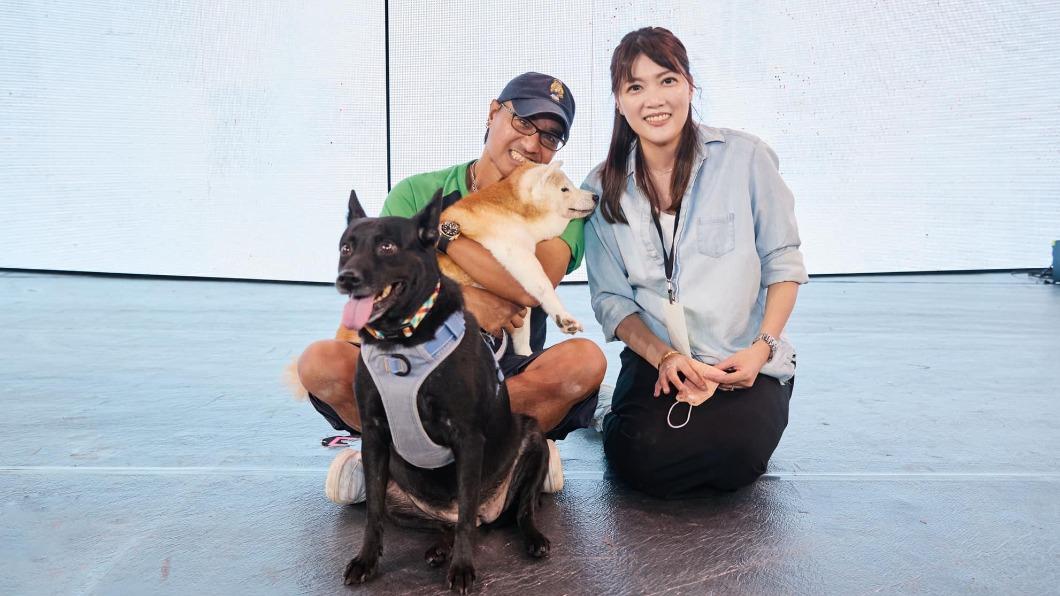 動力火車去年在高雄巨蛋開唱時,尤秋興老婆Jenny曾帶愛犬開車南下力挺。(圖/翻攝自尤秋興臉書)