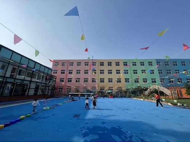 幼稚園空間寬廣舒適。(圖/翻攝自微博)