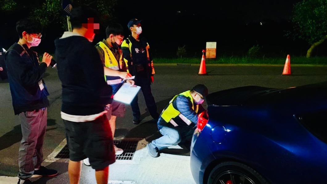 昨日22號,稽查非法改裝機車原廠排氣管18件,無照駕駛5件,超速28件,其中3件嚴重超速須扣牌。(圖/金山分局提供)