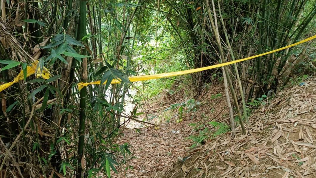 消防人員到現場後,將老翁打撈上岸,已無生命跡象,身分確認為75歲許姓男子。(圖/民眾提供)