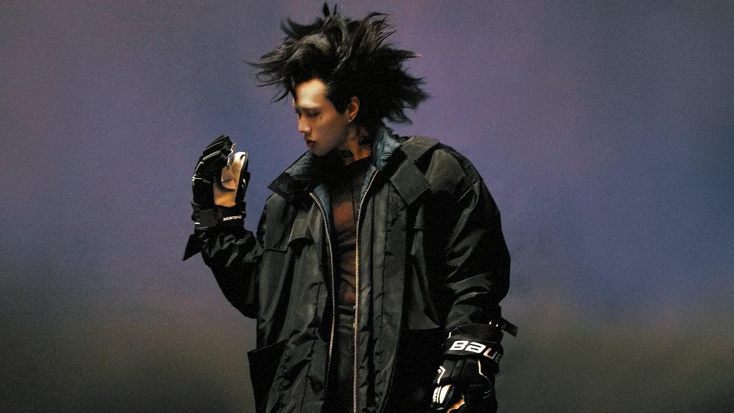 Marz23此次造型前衛又黑暗。(圖/華納音樂提供)