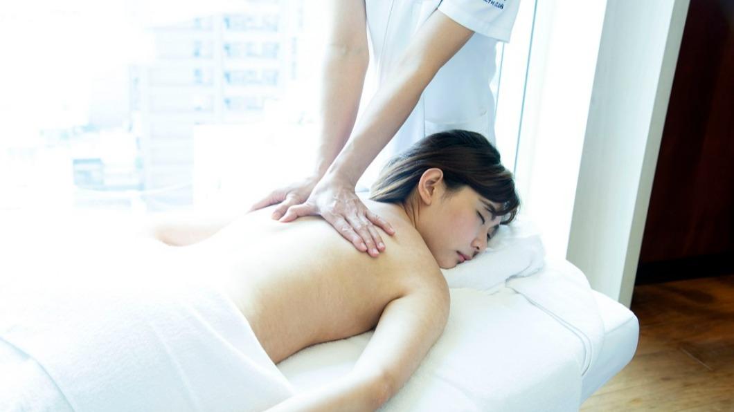 住房專案提供單人SPA按摩療程60分鐘。(圖/業者提供)