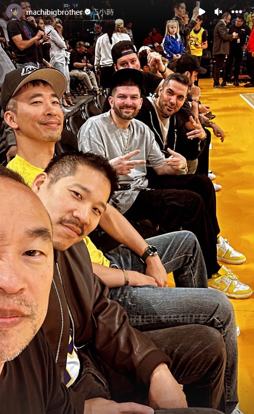 L.A. Boyz合體看球賽。(圖/翻攝自黃立成 IG)