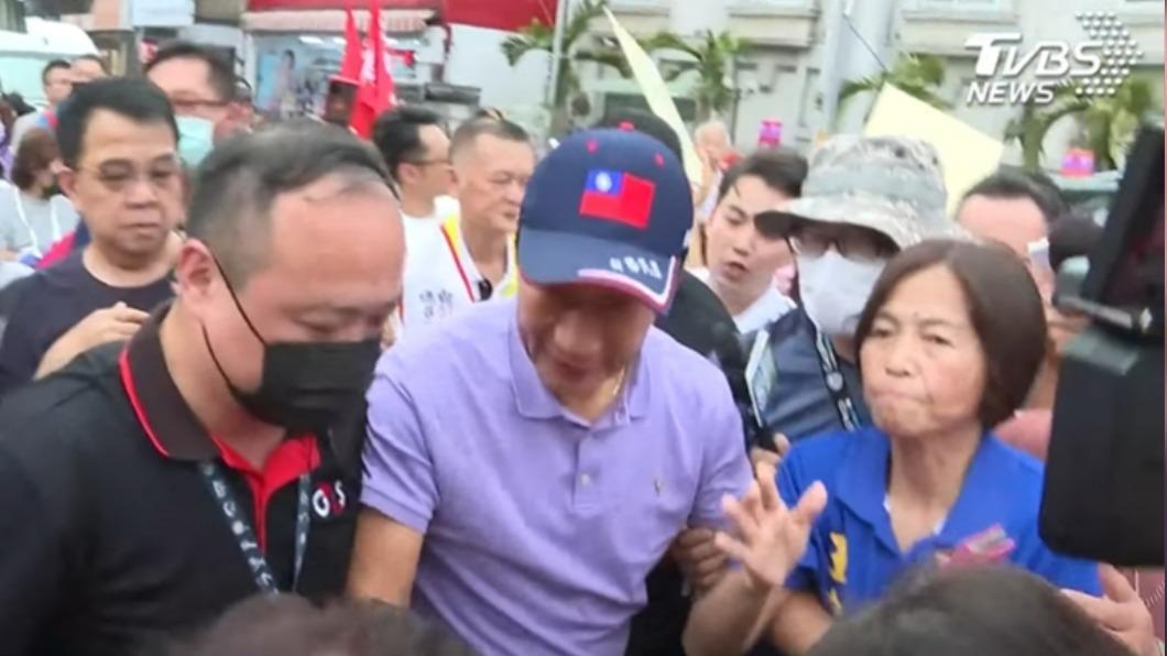 支持者暴動!郭台銘現身台南黃昏市場 應援喊:徵召必勝