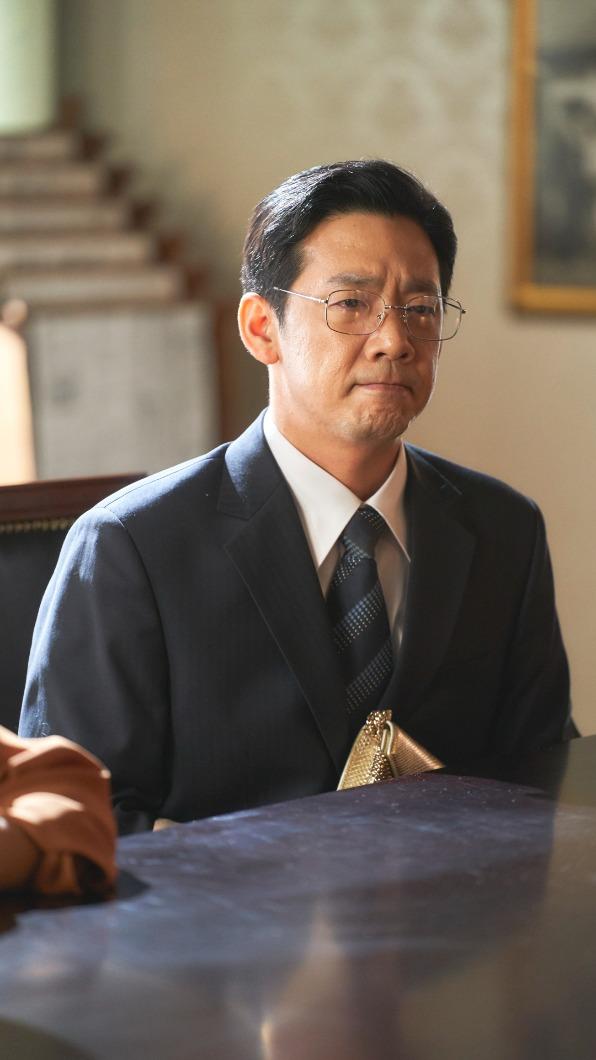 金度賢在《財閥家的小兒子》中演活寄生上流的大集團女婿。（圖／friDay影音提供）