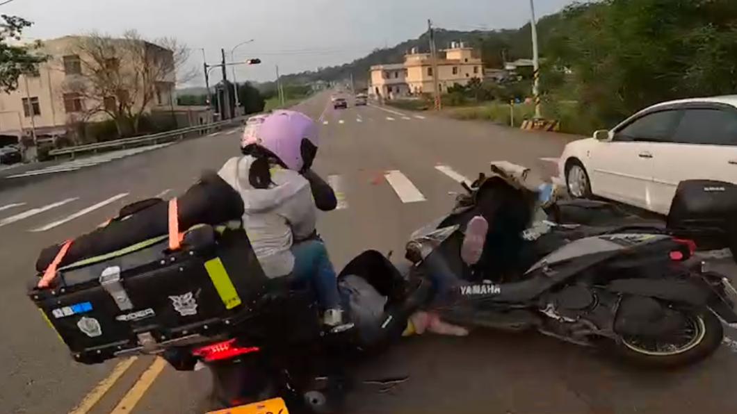母女出遊遇車禍!3機車撞一團 女童嚇壞淒厲哭喊「救命」