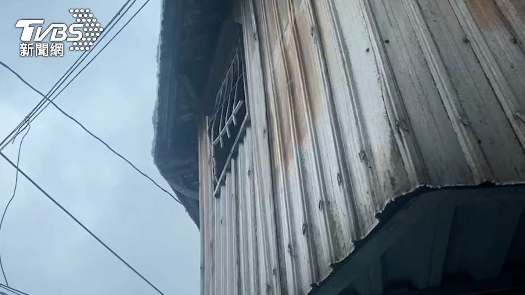 基隆民宅大火濃煙猛竄！女受困2樓喪命　現場發現可疑鐵罐
